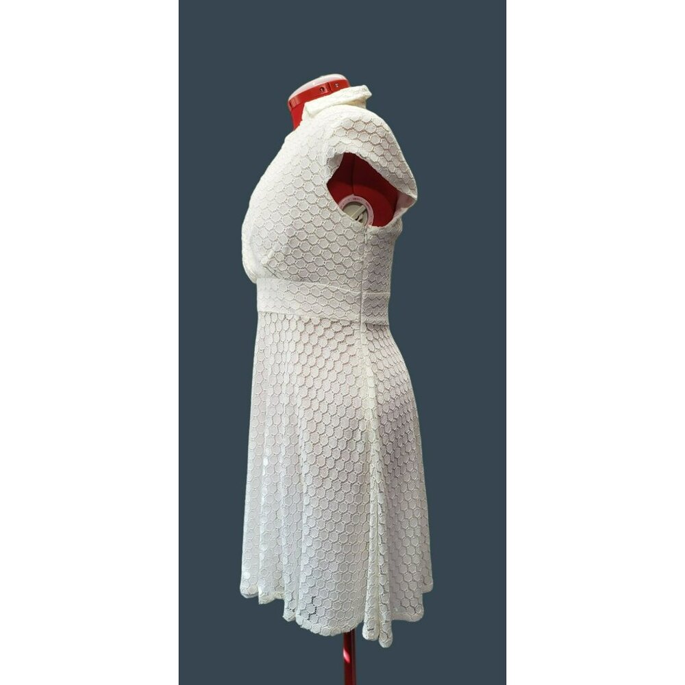 Betsey Johnson White Eyelet Fit Flare Dress, Size 12, Collar Cap Sleeve side zip - Picture 3 of 10